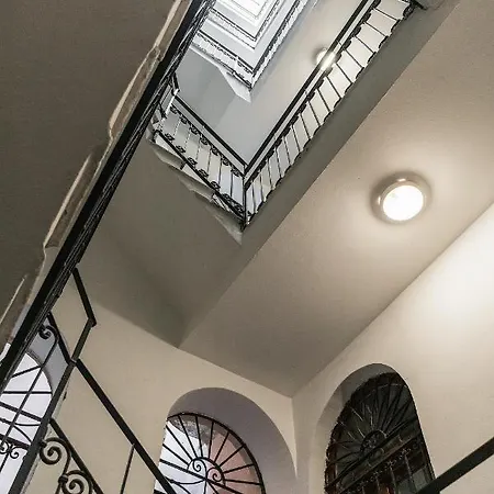 In Our By Solutions דירה קומו