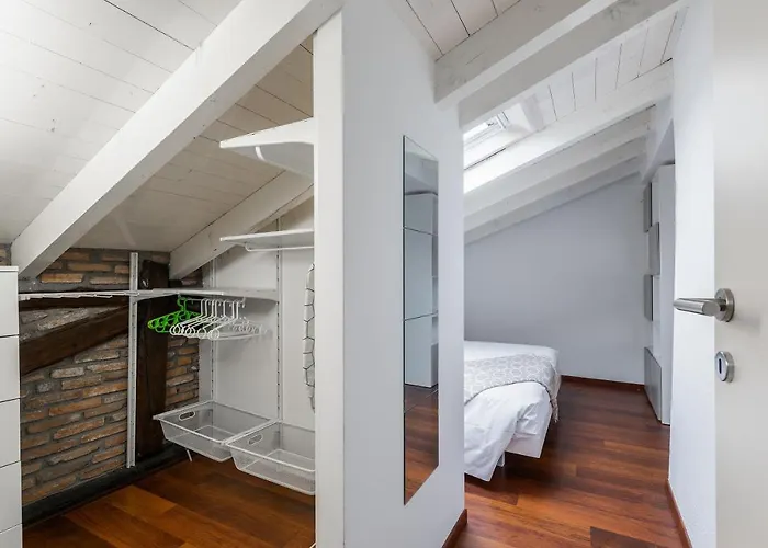 In Our By Solutions アパート *